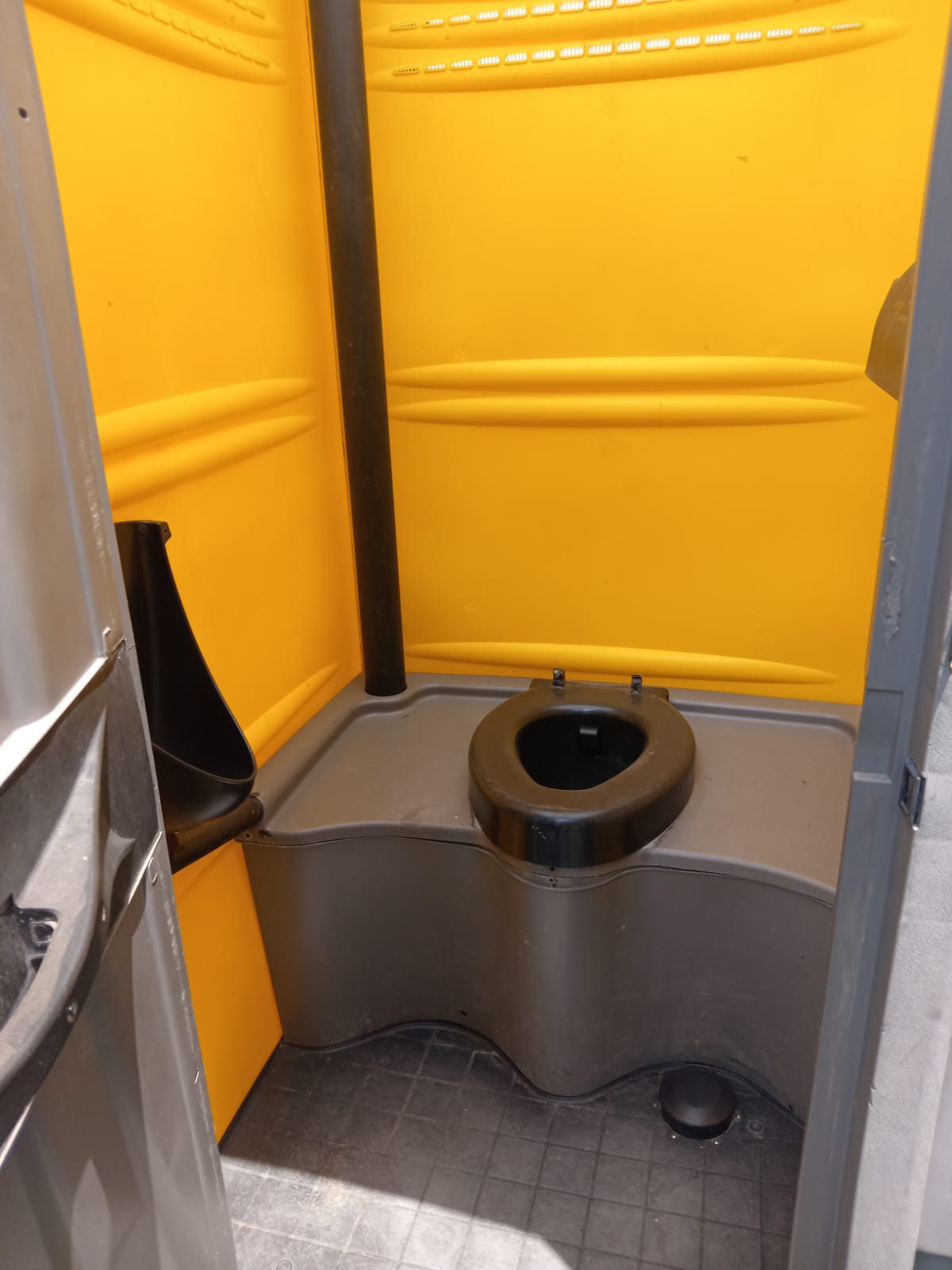 Interior de baño portátil