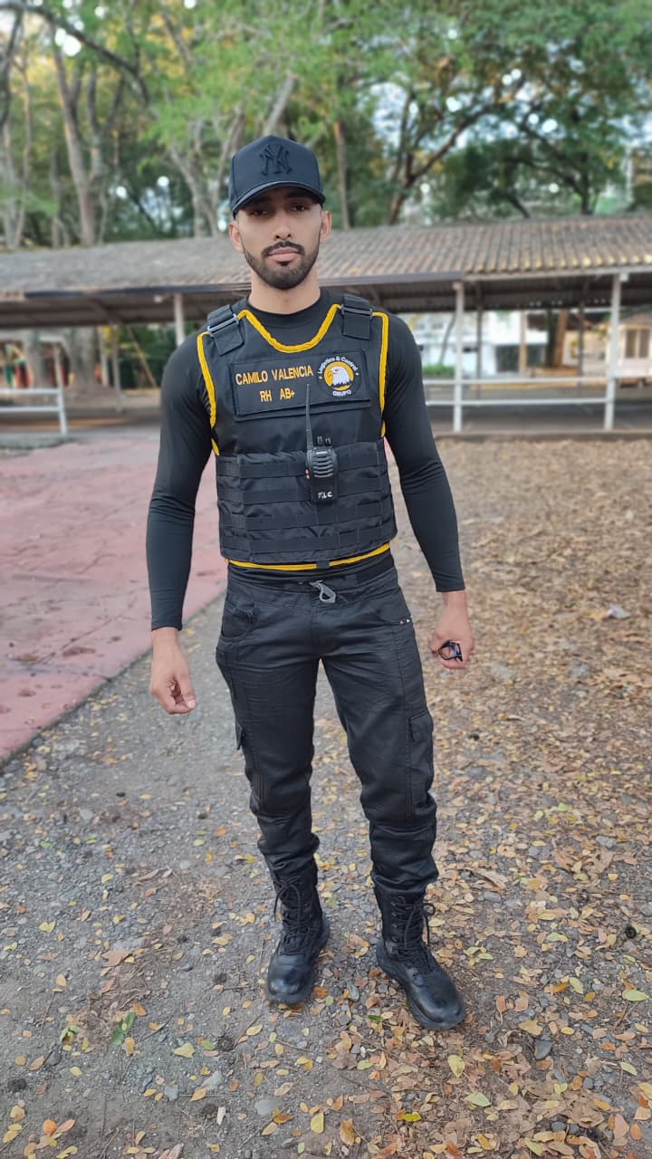 Personal de seguridad uniformado