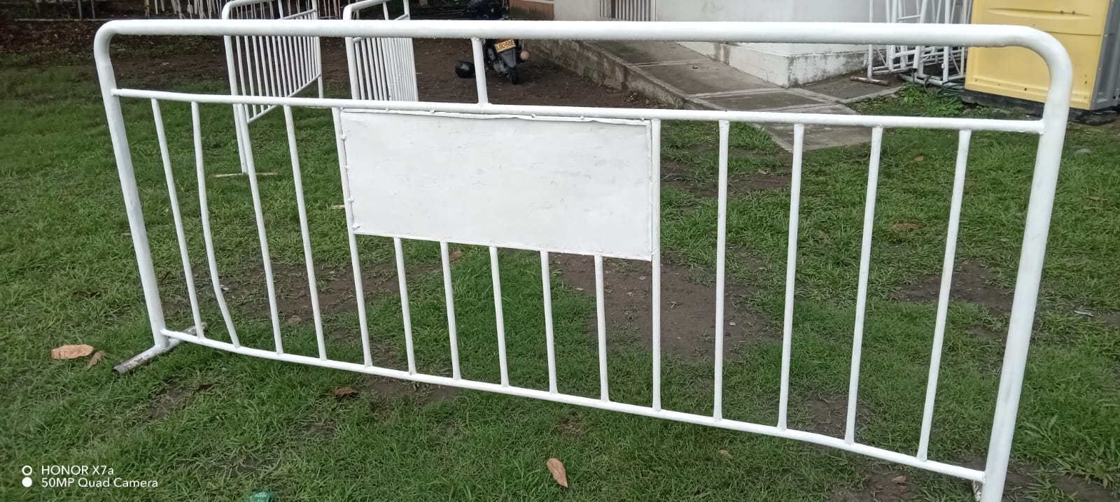 Valla peatonal metálica